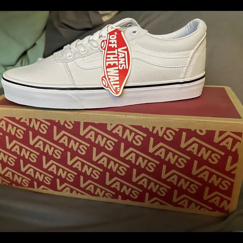 NEW Women’s Vans